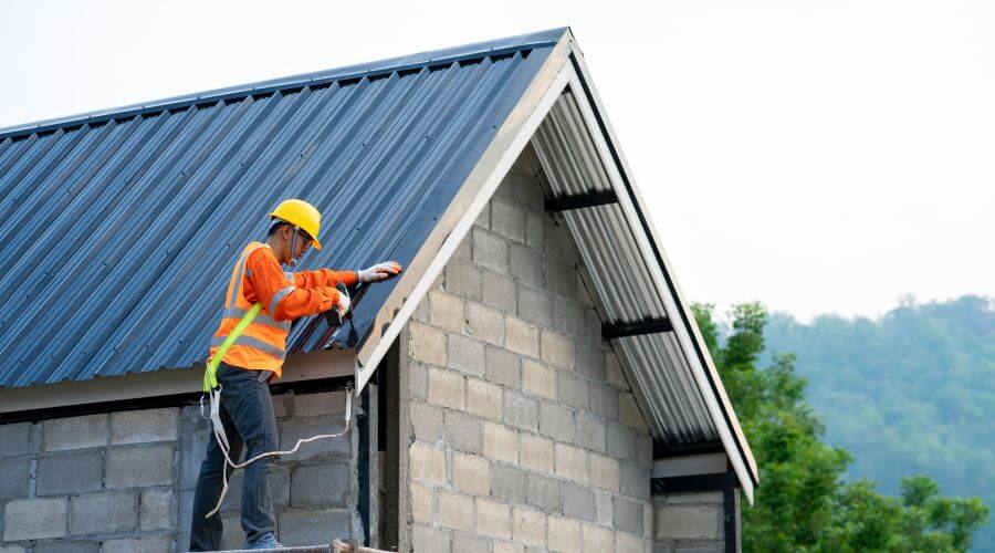 Professional New roof installation in Saint Charles, IA